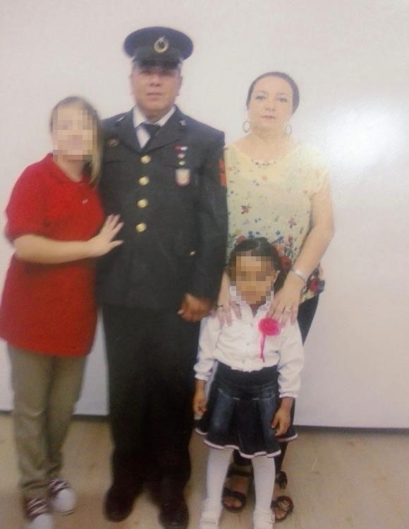 Emekli uzman çavuşun öldürdüğü 16 yaşındaki kızı ve eşi Eskişehir’de toprağa verildi
