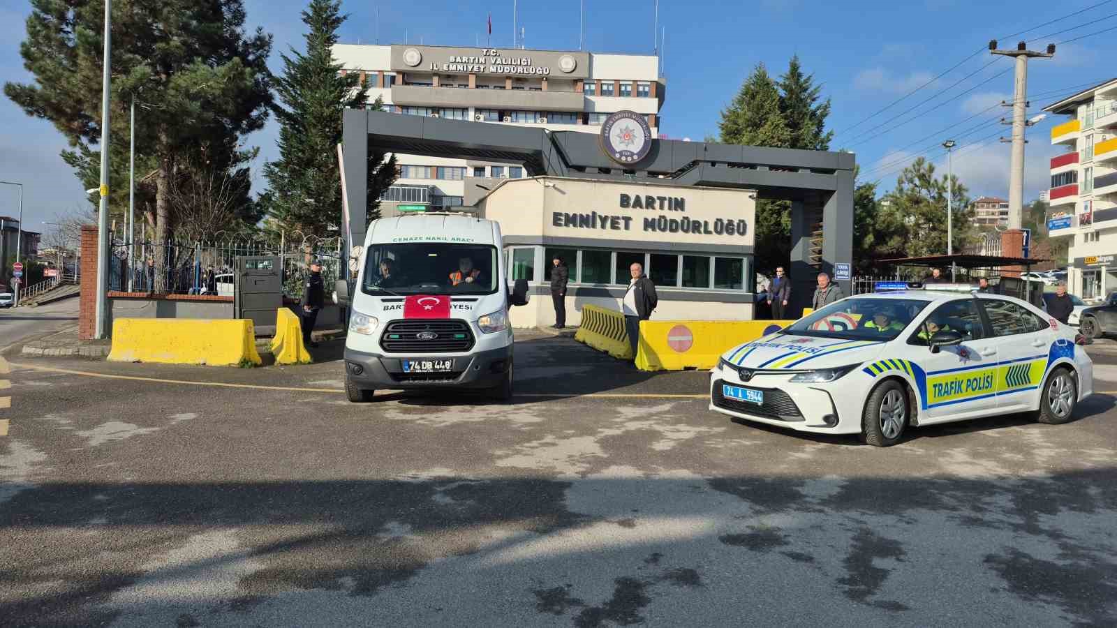 Emekliliğine 4 gün kala kazada ölen polis, son kez iş yerine getirildi
