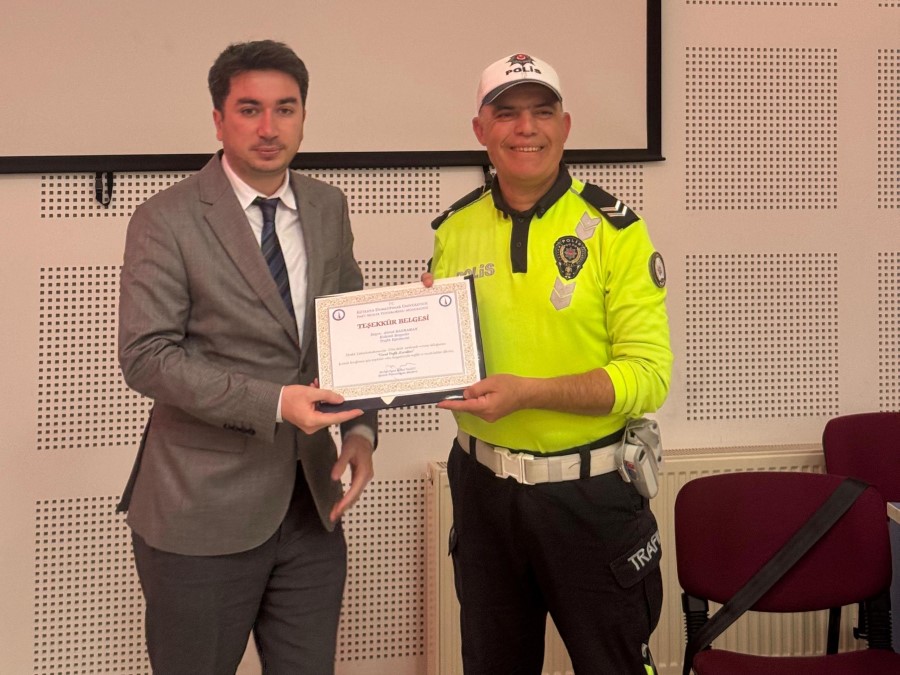 Emet MYO’da genel trafik kuralları konferansı
