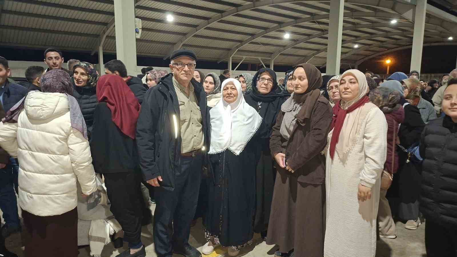 Emet ve Hisarcık’tan 29 umreci dualarla kutsal topraklara uğurlandı
