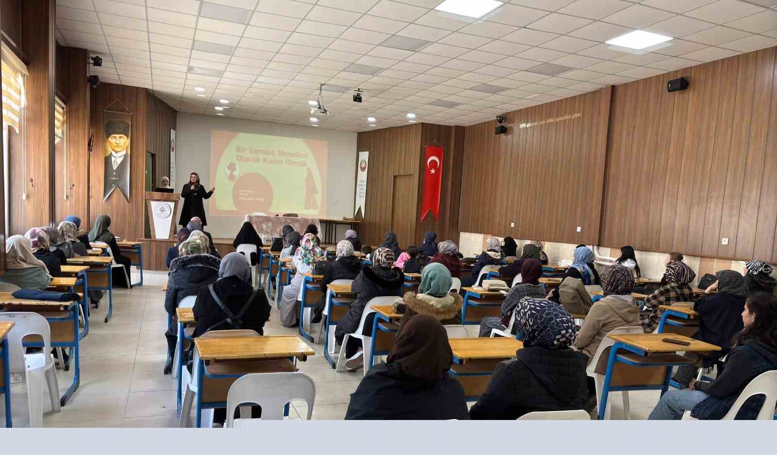 Emet’te "Bir Varoluş Meselesi Olarak Kadın Olmak" başlıklı konferans
