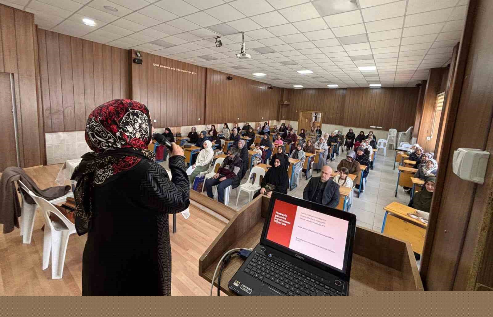 Emet’te "Bir Varoluş Meselesi Olarak Kadın Olmak" başlıklı konferans
