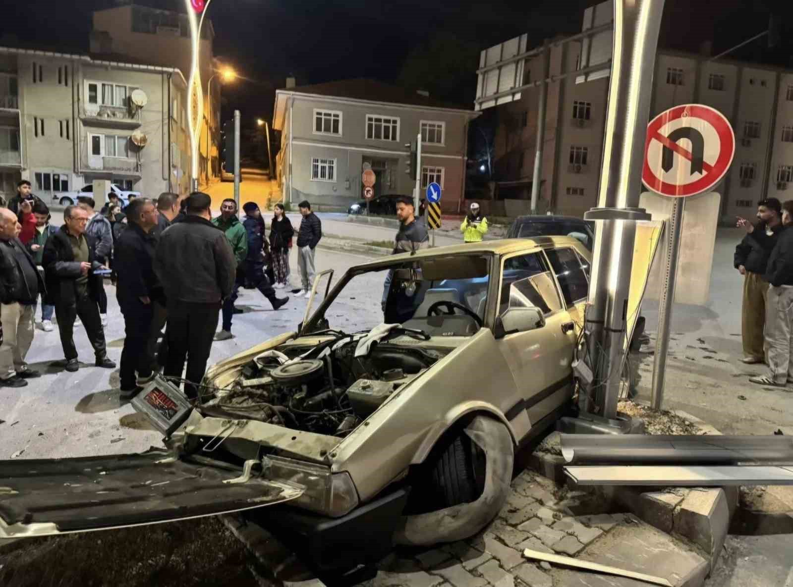 Emet’te iki araç çarpıştı: 2 yaralı
