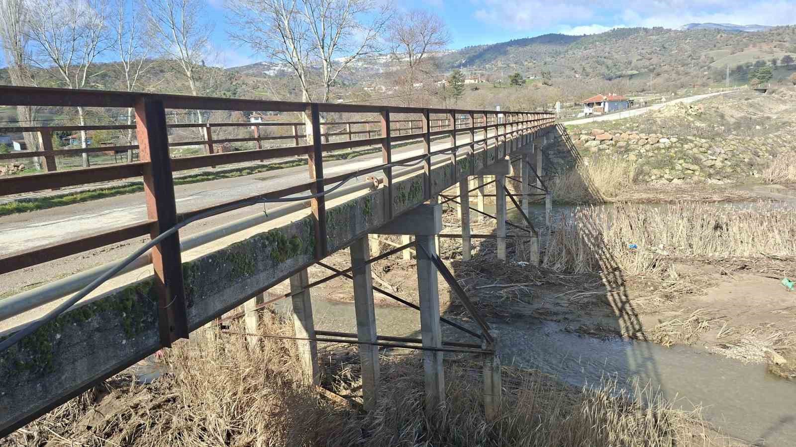 Emet’te köy sakinleri eski köprünün yenilenmesini istiyor
