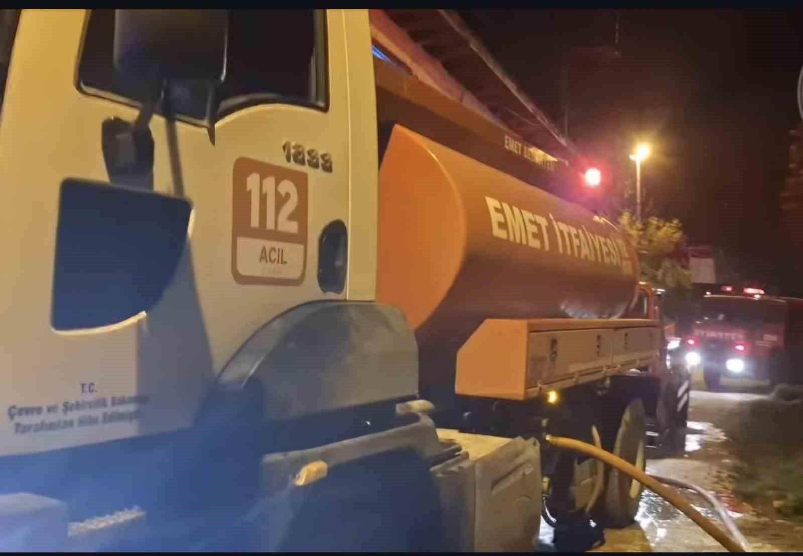 Emet’te samanlık ve ahır yangını korkuttu
