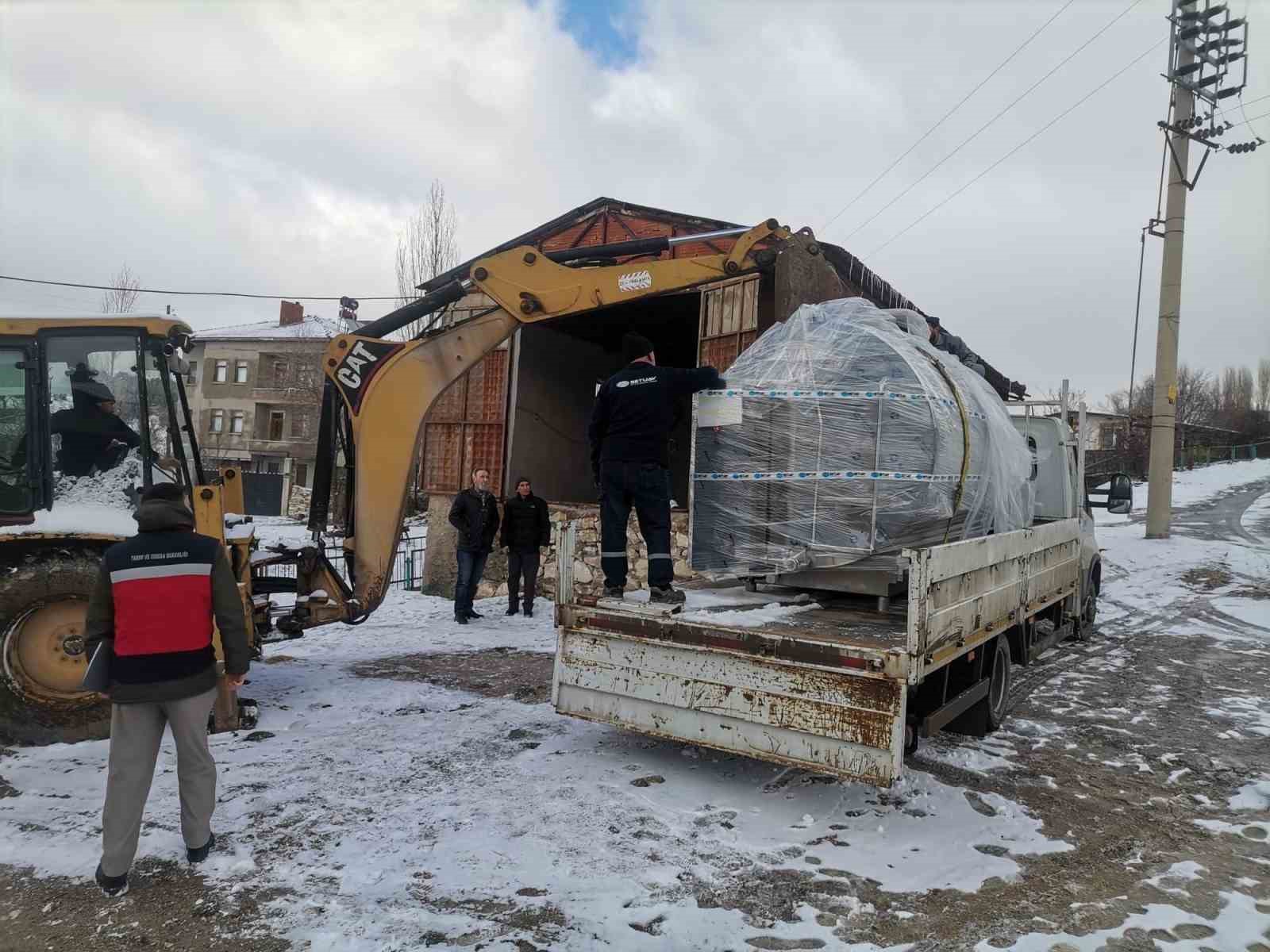 Emet’te Tarımsal Kalkınma Kooperatifine 3 bin litre kapasiteli süt soğutma tankı
