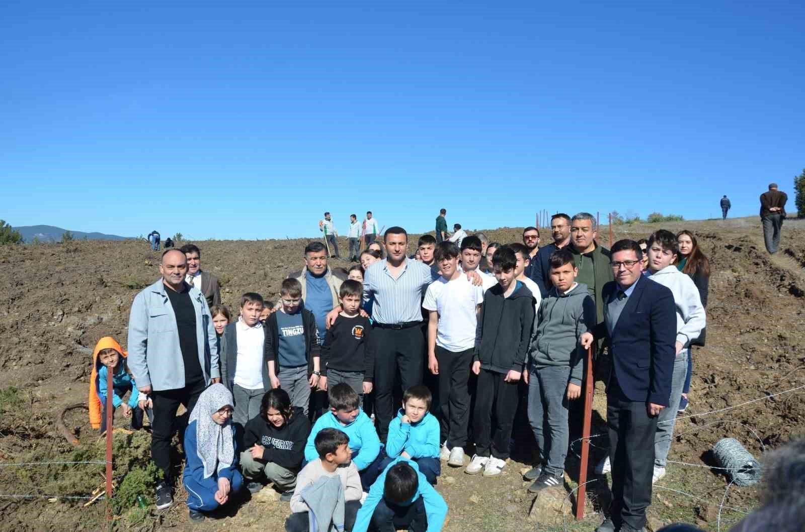 Emet’te zeytin fidanları toprakla buluştu
