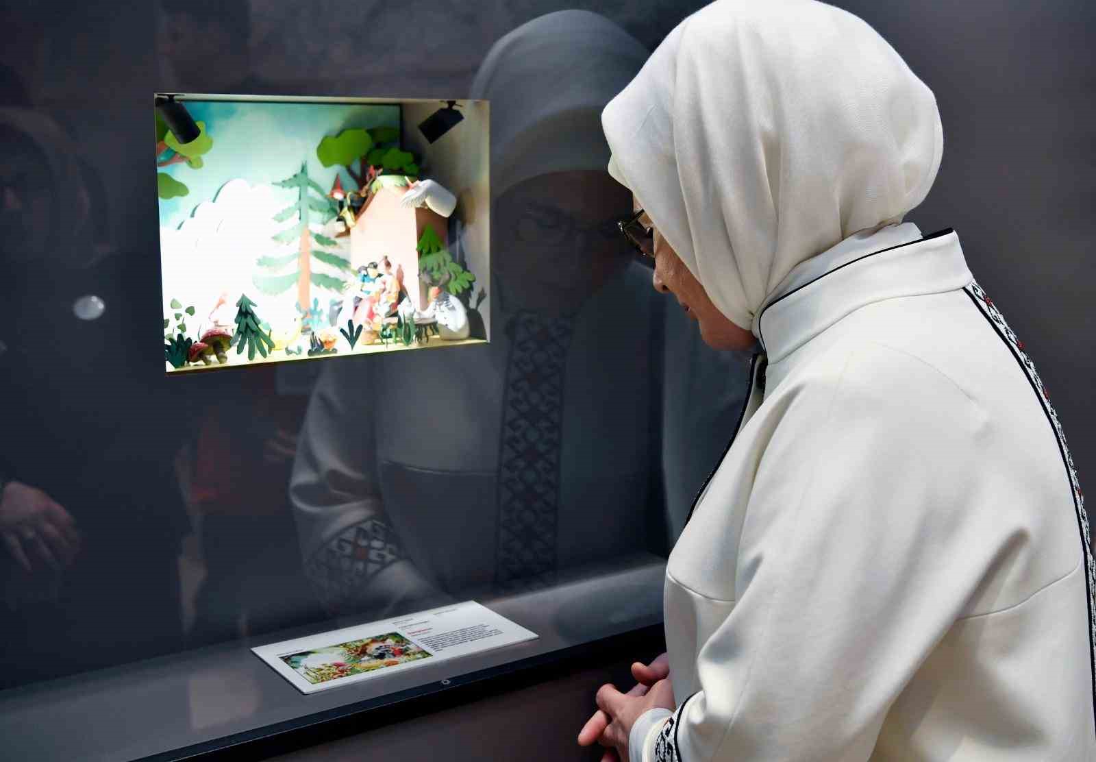 Emine Erdoğan: "Ailelerimiz, mutlaka çocuklarını Türk edebiyatına teşvik etmeli"
