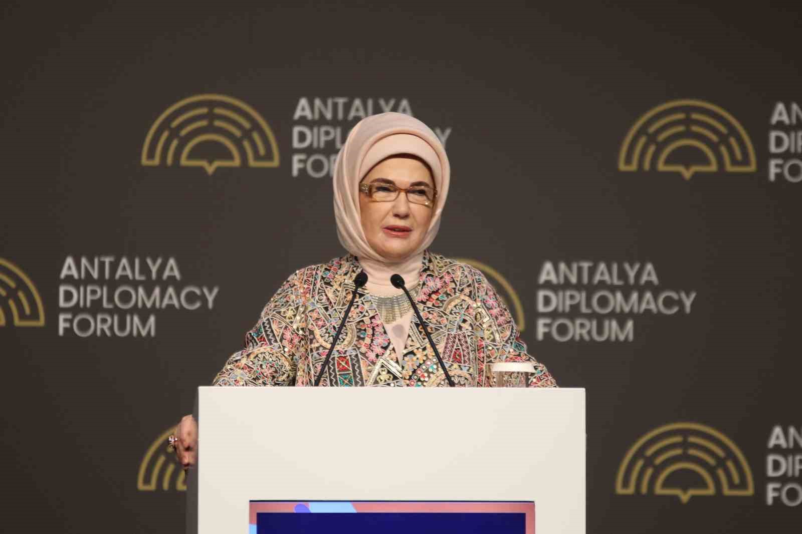 Emine Erdoğan, "Filistin İçin Tek Yürek" temalı programa katıldı
