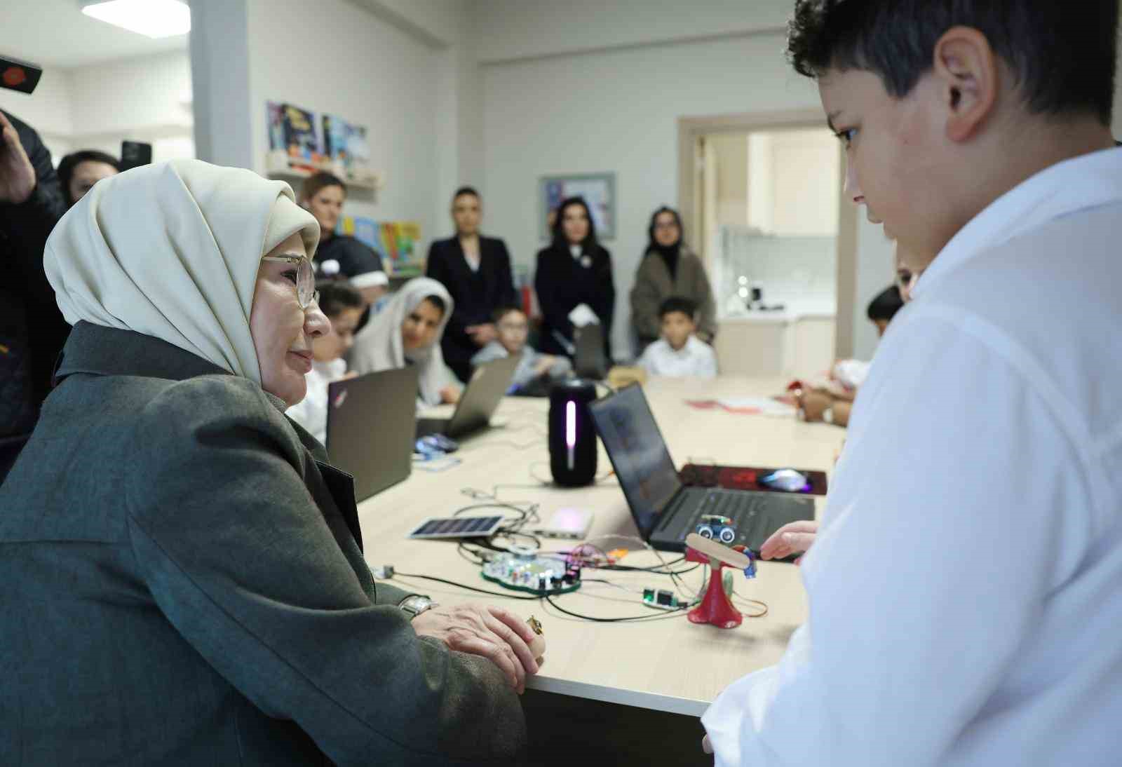 Emine Erdoğan: "Gazze’de iki senede 54 bine yakın çocuk yetim kaldı"
