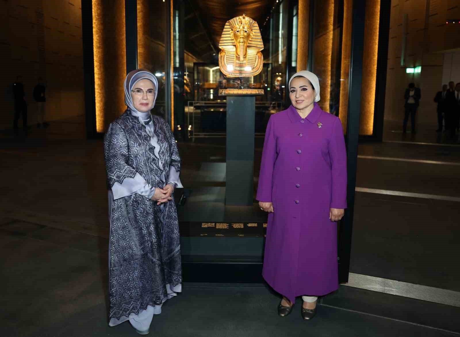 Emine Erdoğan, Mısır Cumhurbaşkanı es-Sisi’nin eşi Entissar Amer ile bir araya geldi
