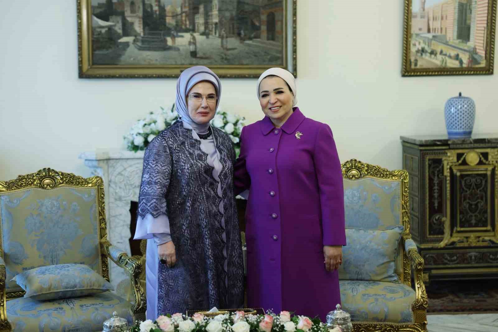 Emine Erdoğan, Mısır Cumhurbaşkanı es-Sisi’nin eşi Entissar Amer ile bir araya geldi

