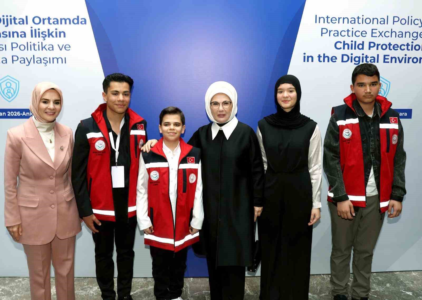 Emine Erdoğan: "Özellikle teknoloji şirketlerinin hesap verebilir olmaları ve çocuk dostu tasarım yapmaları bir zorunluluktur"
