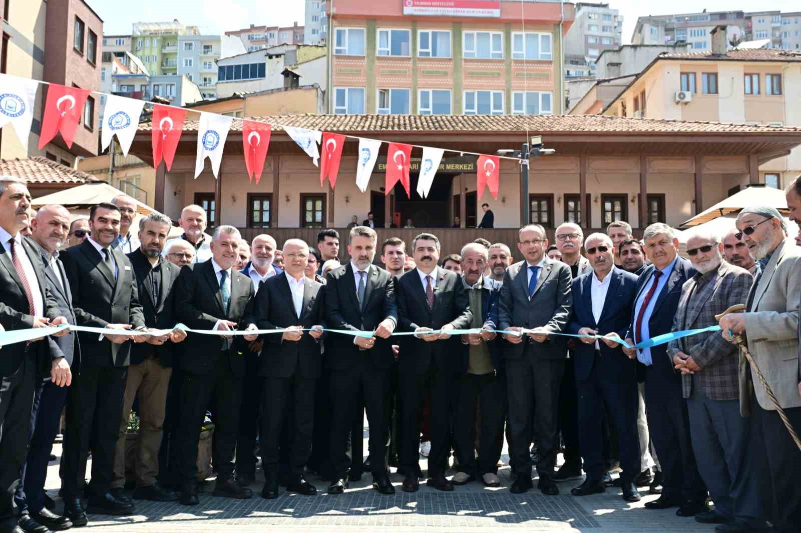 Emir Buhari yenilenen yüzüyle hizmete açıldı
