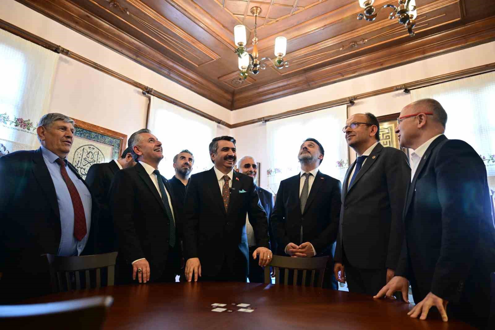 Emir Buhari yenilenen yüzüyle hizmete açıldı
