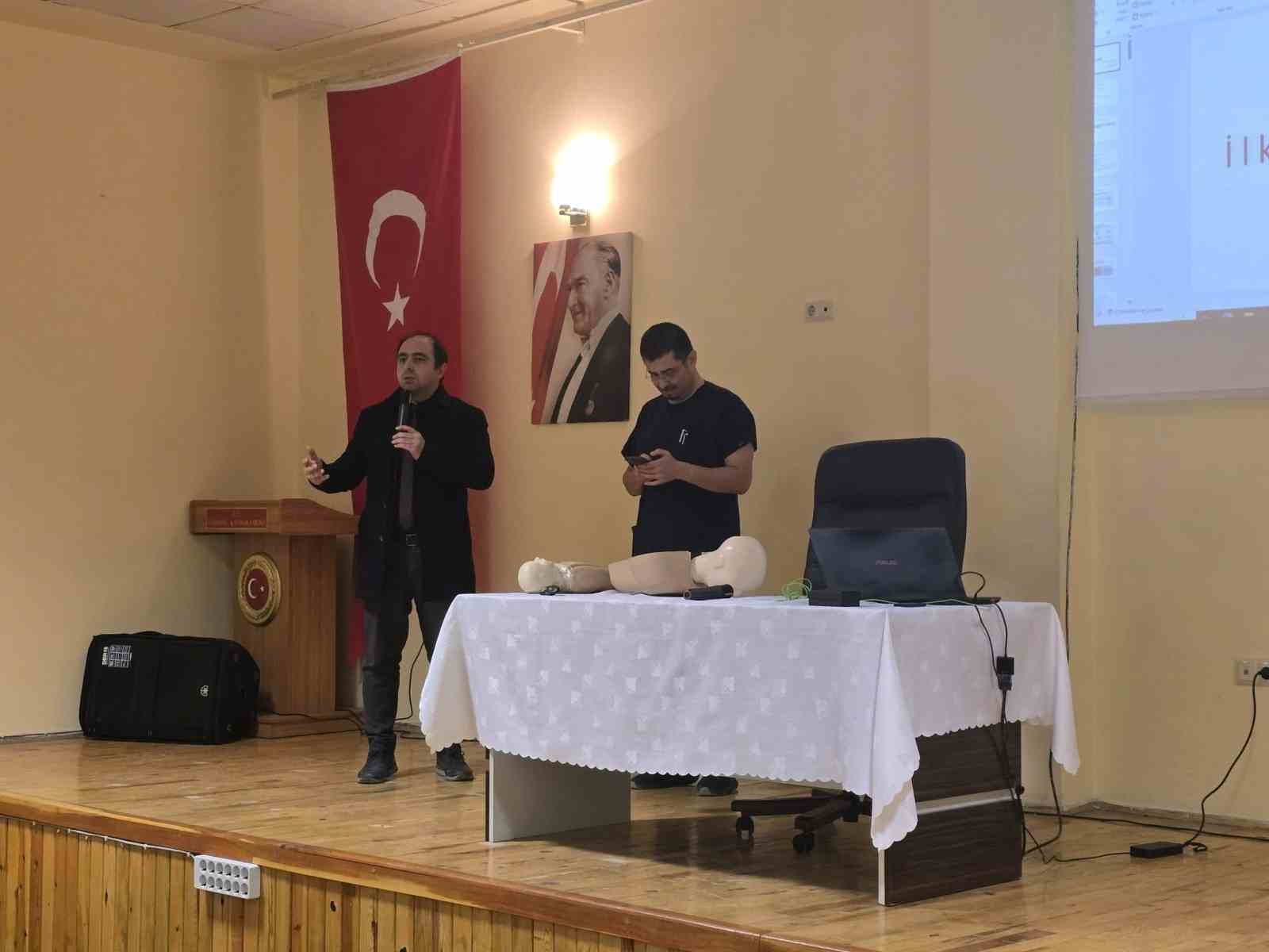 Emirdağ’da görev yapan öğretmenlere ‘Temel İlk Yardım Eğitimi’ düzenlendi
