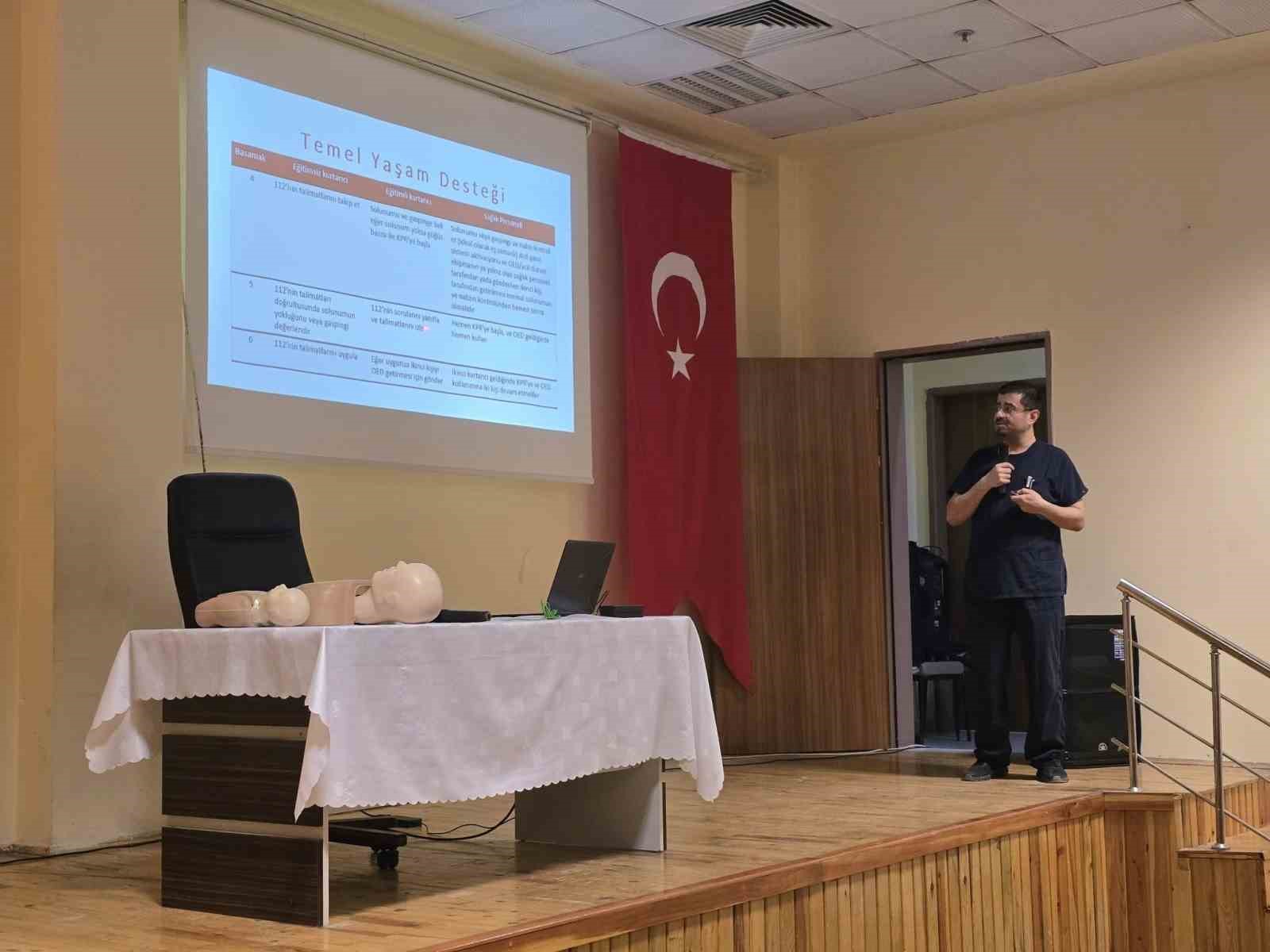 Emirdağ’da görev yapan öğretmenlere ‘Temel İlk Yardım Eğitimi’ düzenlendi
