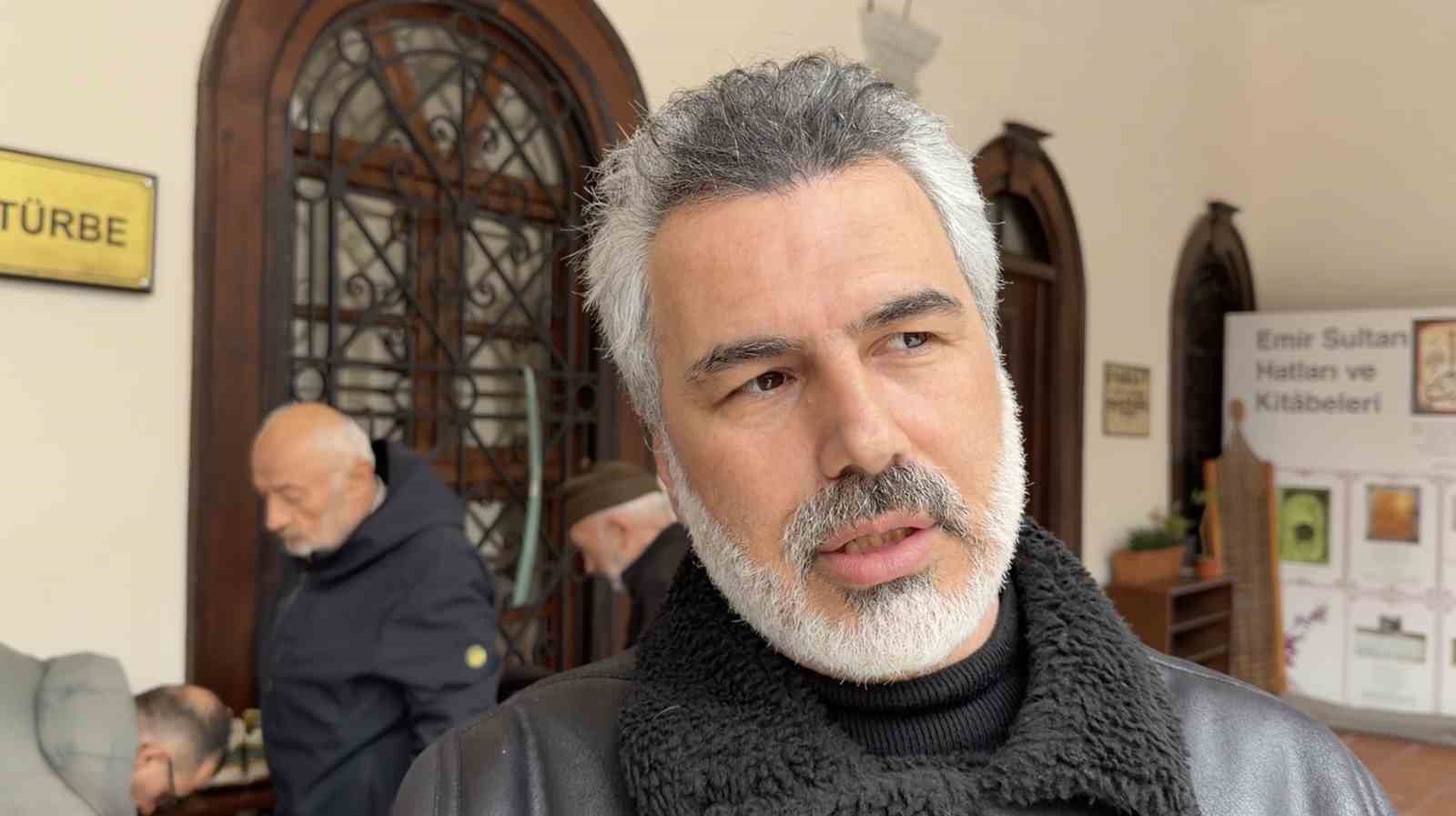 Emirsultan Türbesin’deki sakal-ı şerife ziyaretçi akını
