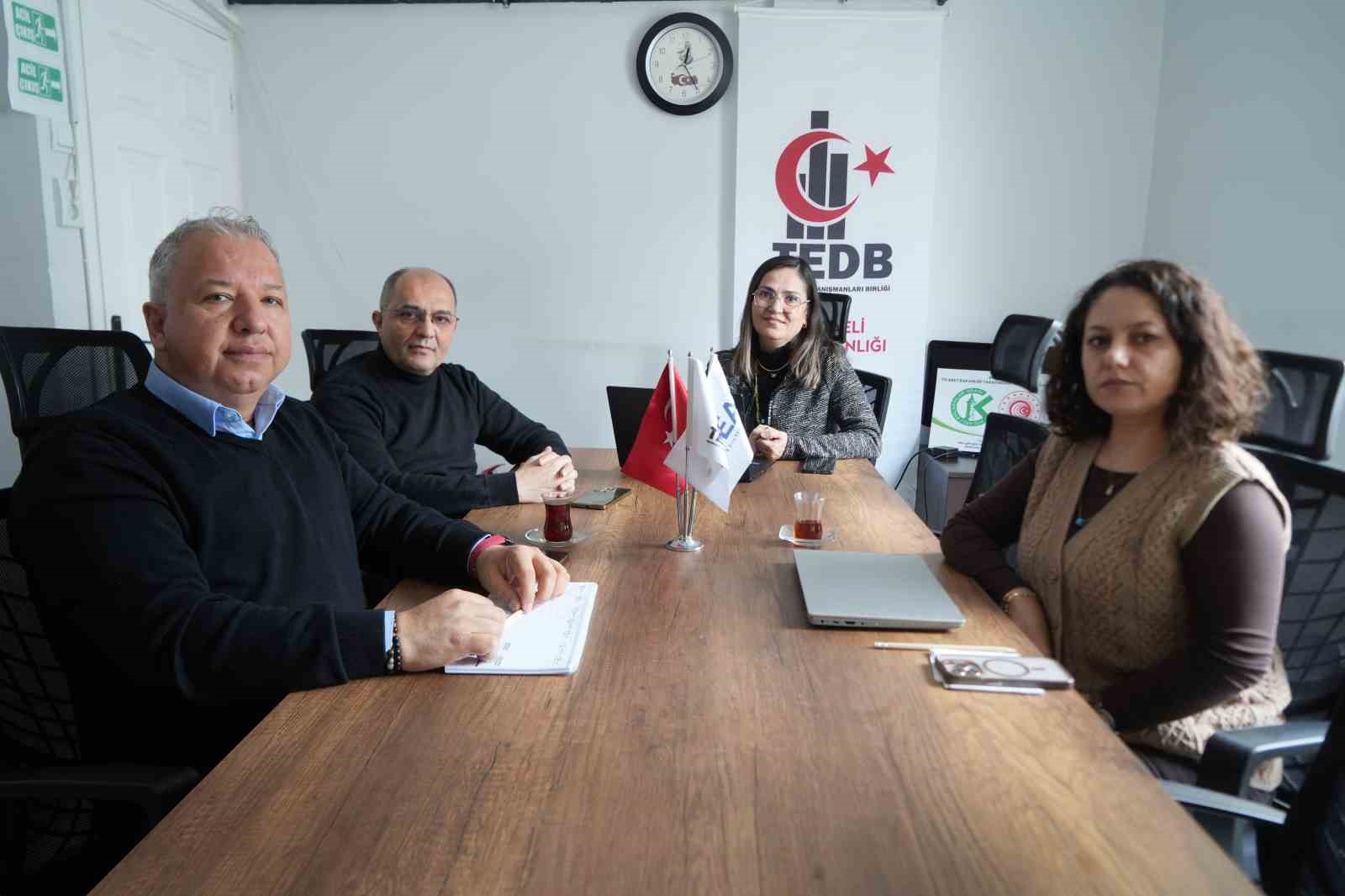 Emlak sektöründe kriz: Ekran karartma başladı, ilan sitelerine sert uyarı
Emlak sektöründe kriz: Ekran karartma başladı, ilan sitelerine sert uyarı