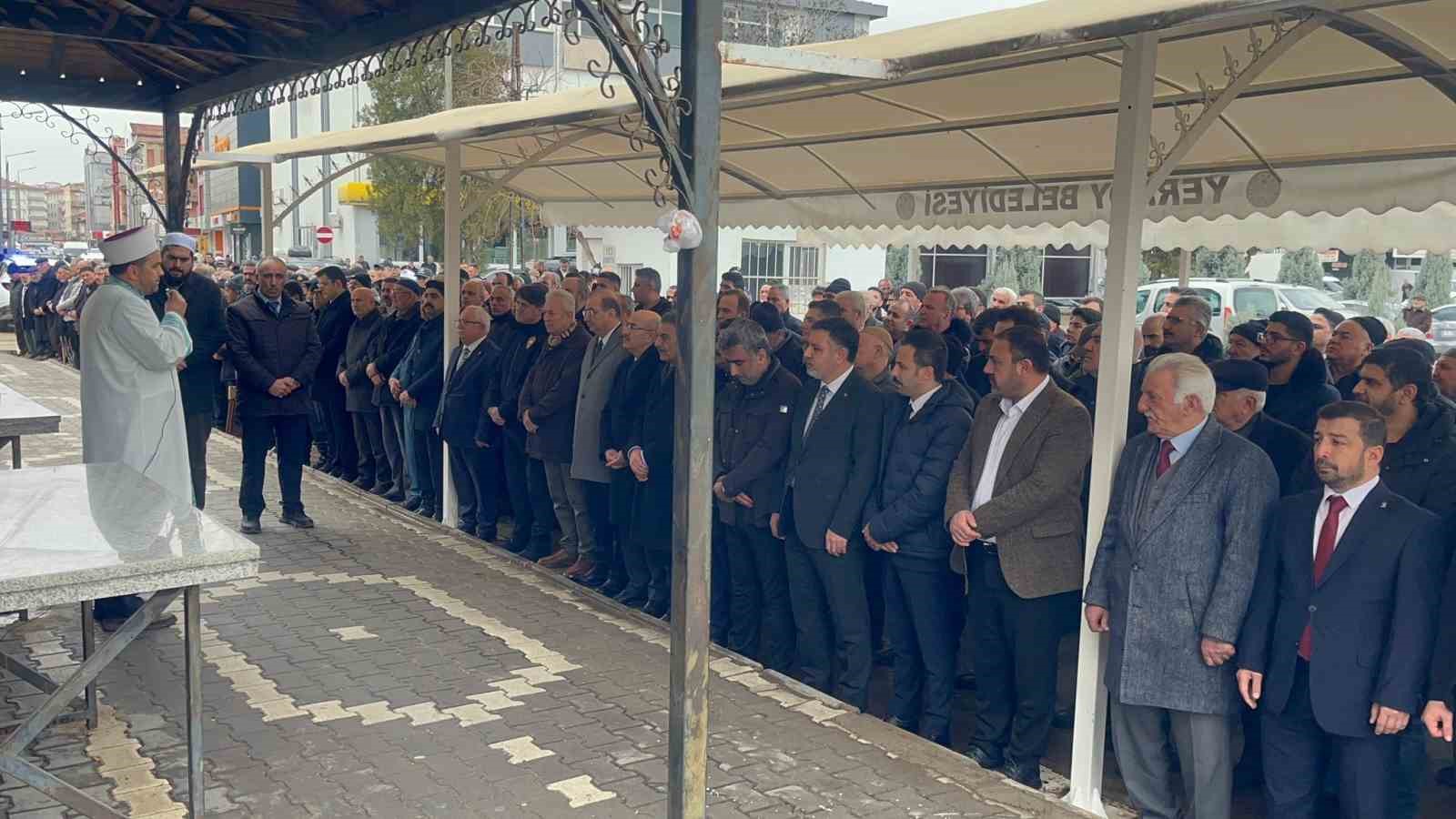 Emniyet Genel Müdürü Demirtaş, eniştesinin cenaze törenine katıldı
