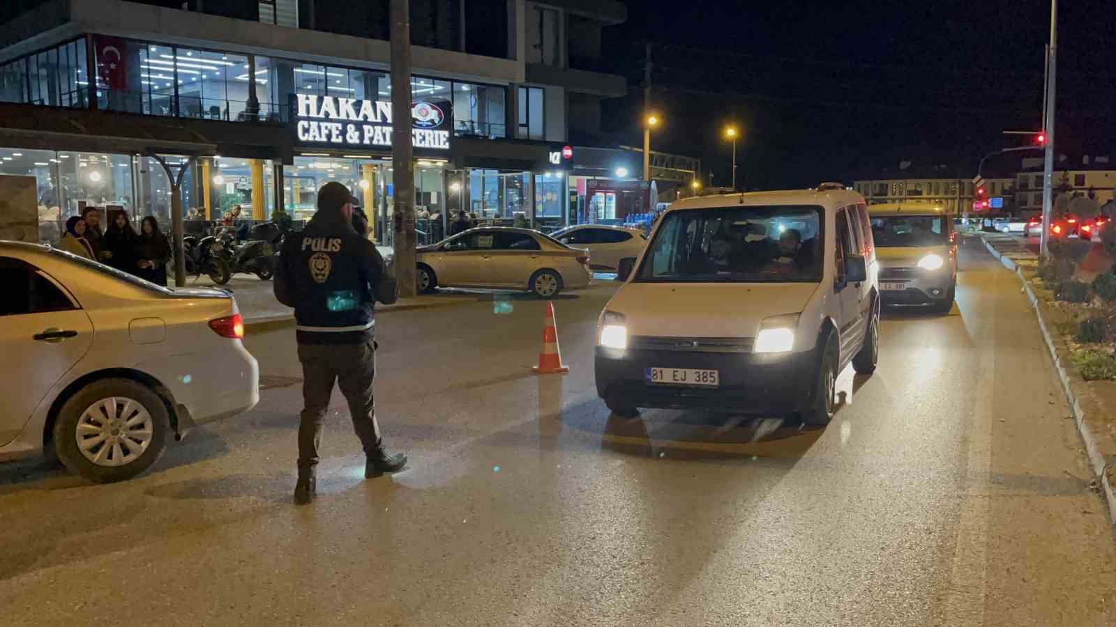 Emniyet Konuralp’de huzur uygulaması yaptı
Emniyet Konuralp’de huzur uygulaması yaptı