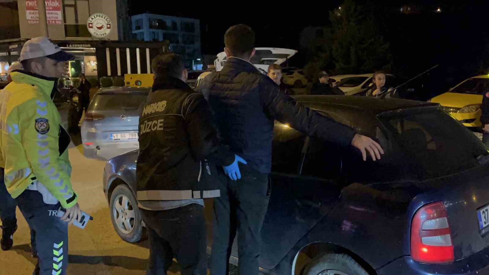 Emniyet Konuralp’de huzur uygulaması yaptı
Emniyet Konuralp’de huzur uygulaması yaptı