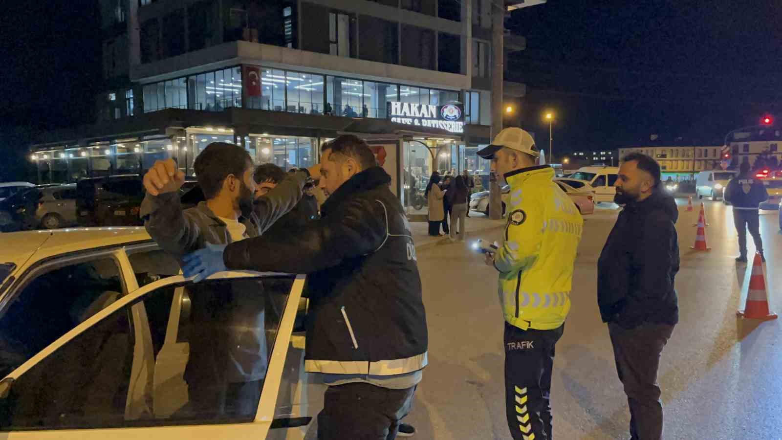 Emniyet Konuralp’de huzur uygulaması yaptı
Emniyet Konuralp’de huzur uygulaması yaptı