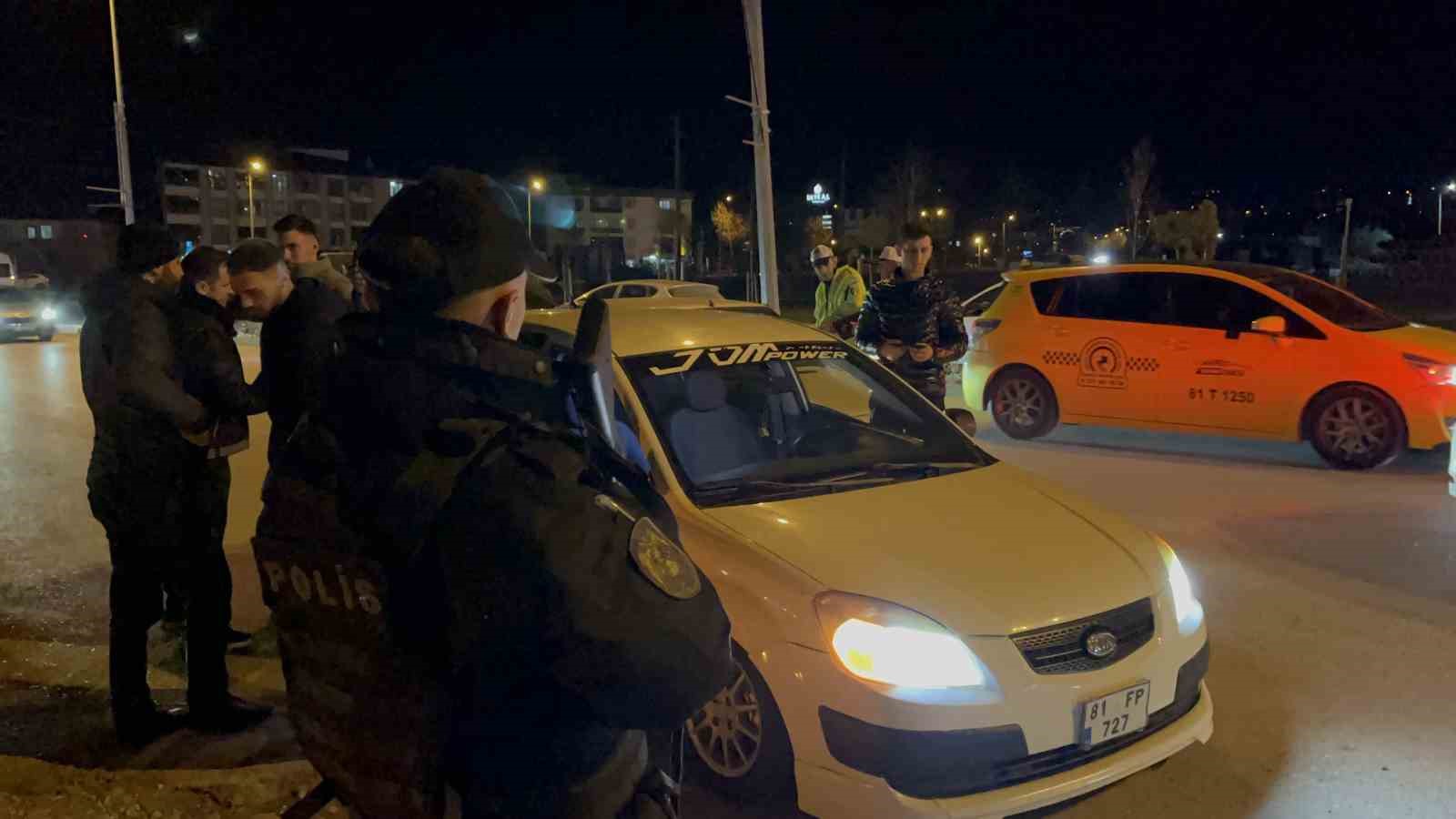 Emniyet Konuralp’de huzur uygulaması yaptı
Emniyet Konuralp’de huzur uygulaması yaptı