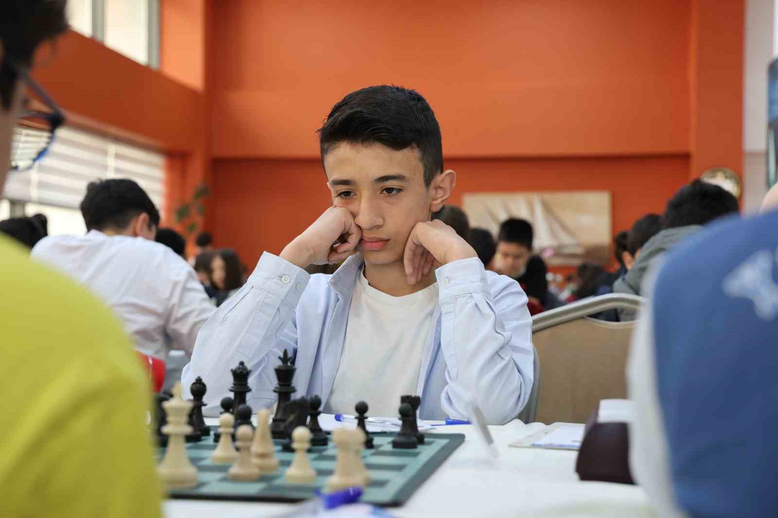 Emniyet Müdürlüğü’nde satranç heyecanı
Emniyet Müdürlüğü’nde satranç heyecanı