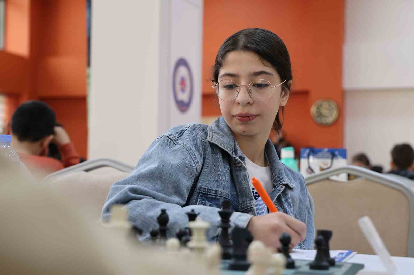 Emniyet Müdürlüğü’nde satranç heyecanı
Emniyet Müdürlüğü’nde satranç heyecanı