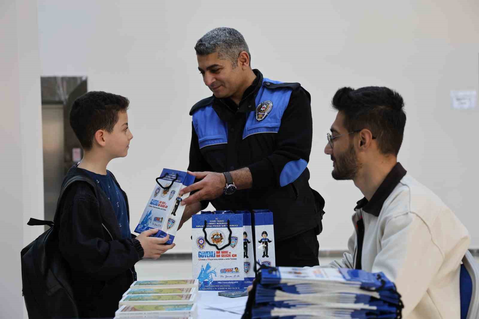 Emniyet Müdürlüğü’nde satranç heyecanı
Emniyet Müdürlüğü’nde satranç heyecanı