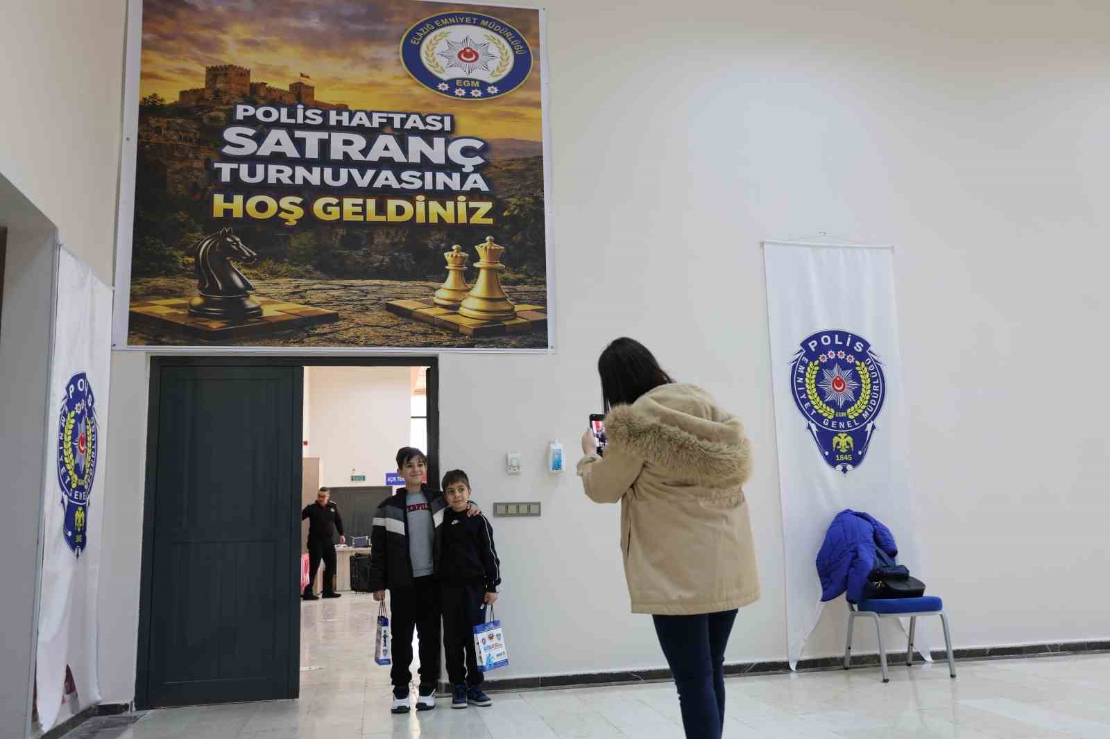Emniyet Müdürlüğü’nde satranç heyecanı
Emniyet Müdürlüğü’nde satranç heyecanı