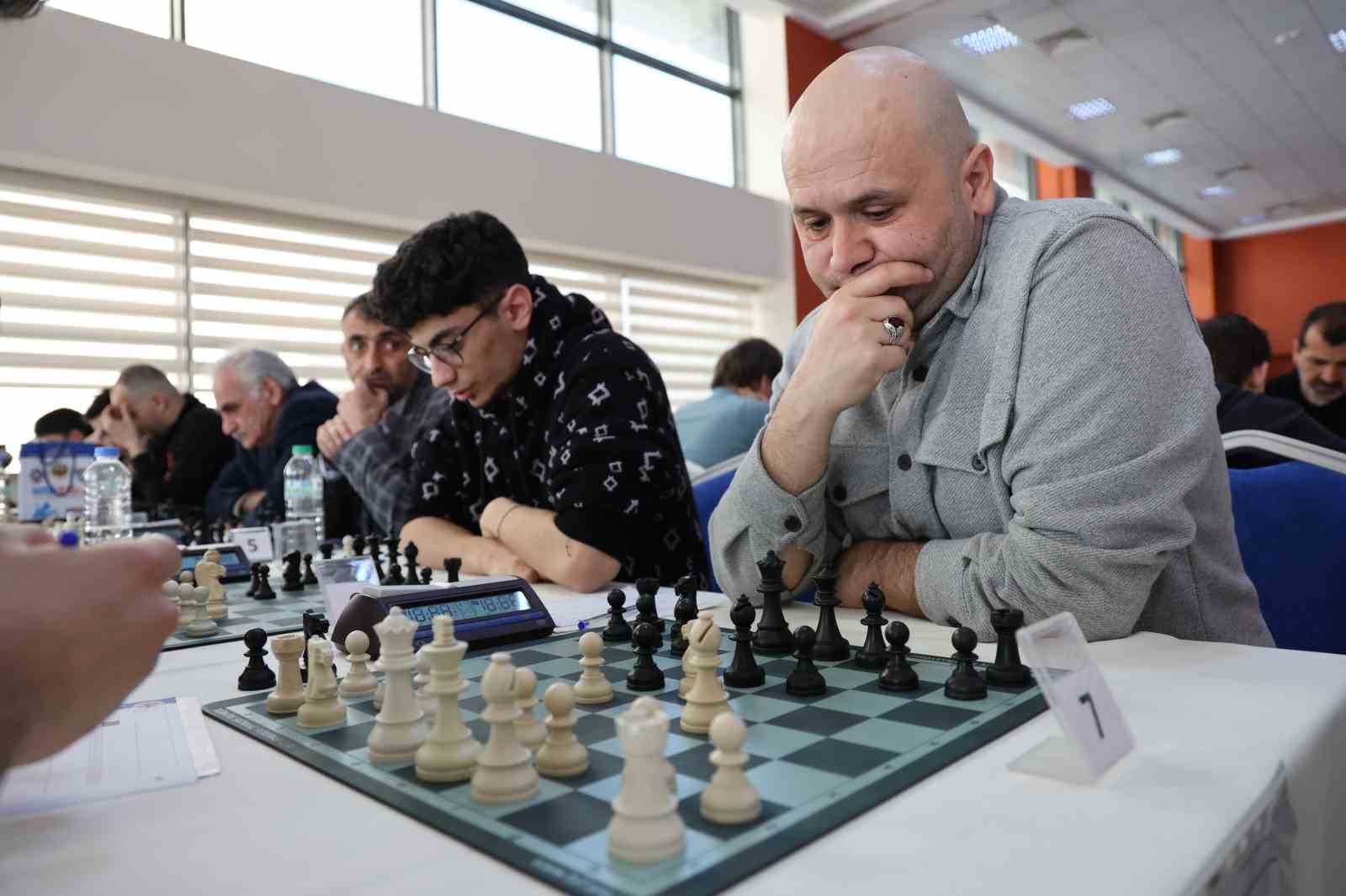 Emniyet Müdürlüğü’nde satranç heyecanı
Emniyet Müdürlüğü’nde satranç heyecanı
