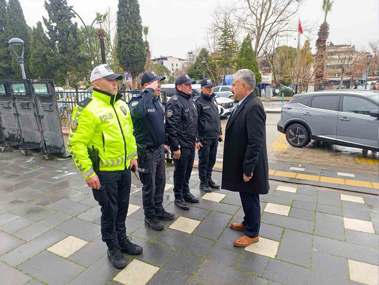 Emniyet Müdürü Aktaş ilçelerde güvenlik denetimi yaptı
Emniyet Müdürü Aktaş ilçelerde güvenlik denetimi yaptı