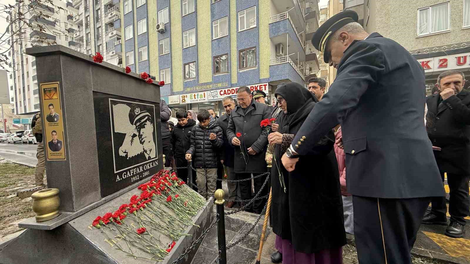 Emniyet Müdürü Ali Gaffar Okkan şehit edildiği yerde anıldı
Emniyet Müdürü Ali Gaffar Okkan şehit edildiği yerde anıldı