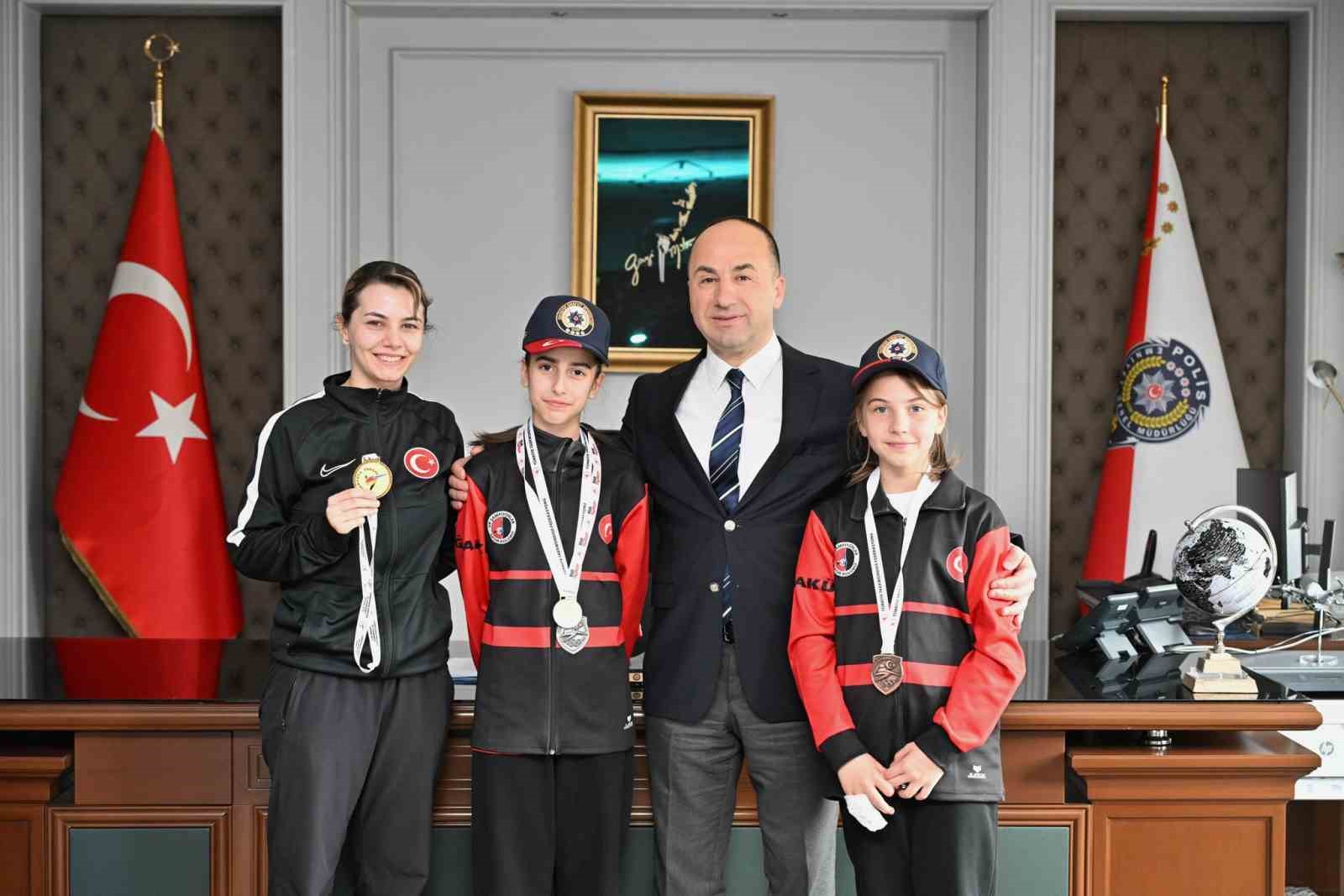 Emniyet Müdürü Tolga Yılmaz şampiyon sporcuları misafir etti
