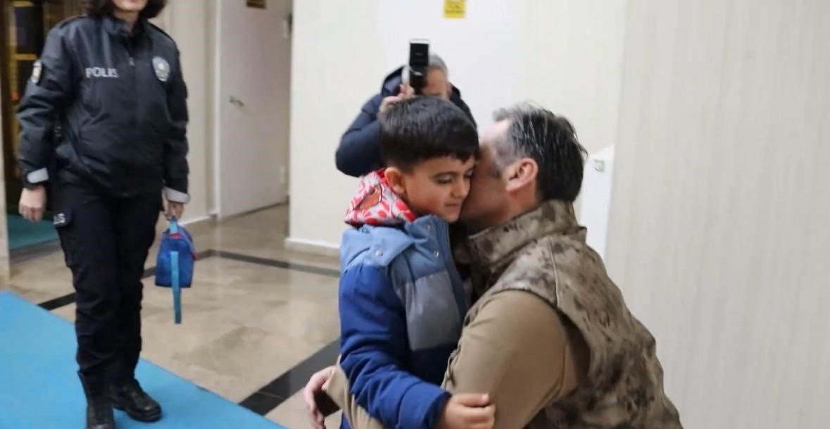 Emniyet müdüründen yürek ısıtan hareket
