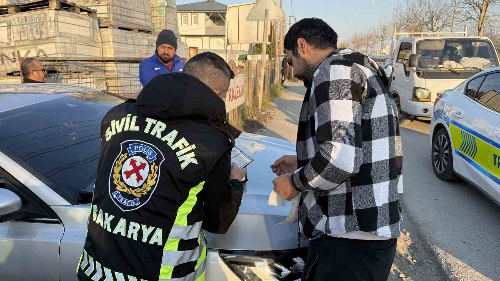 Emniyet şeridinde gidenler drona yakalandı: 10 dakikada 15 araca 300 bin lira ceza
