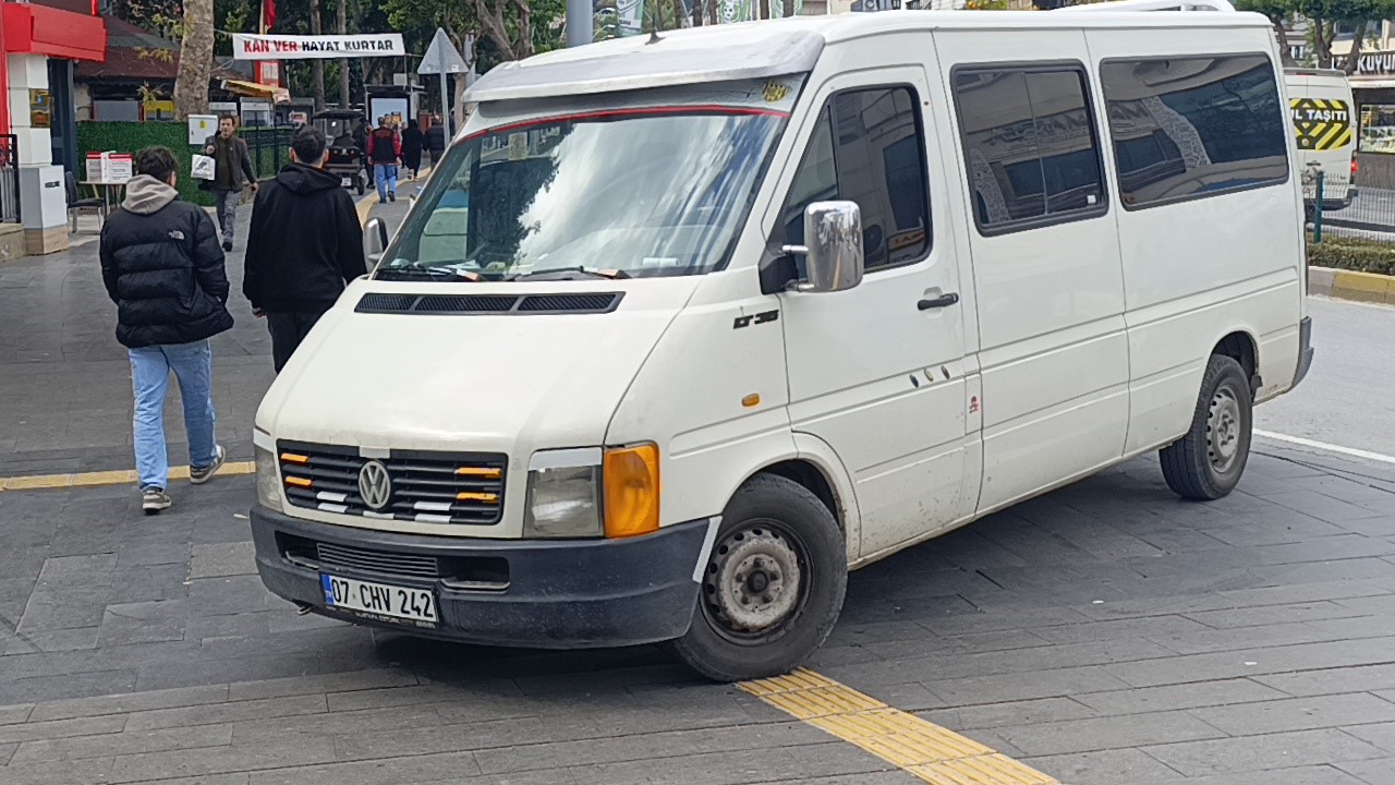 Emniyetin teknolojik gücü ’Gözcü’, hapis cezası bulunan firariyi araç sürerken tespit etti
