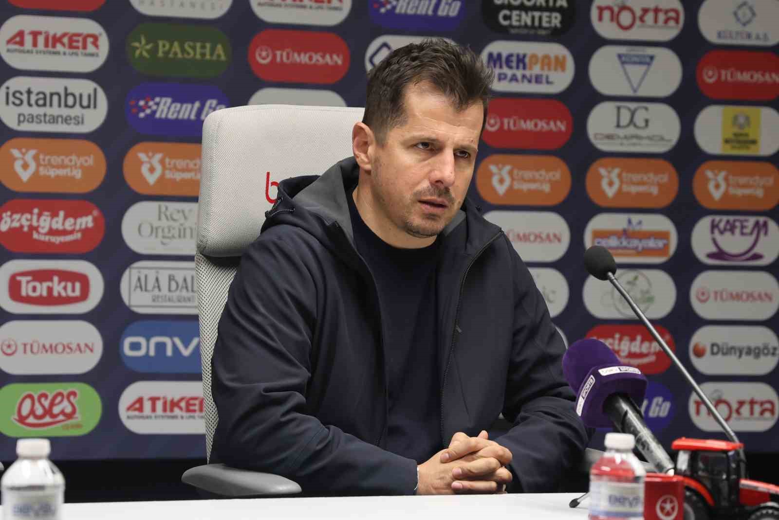 Emre Belözoğlu: "Oyuncular için de bizim için de zor bir süreç"
