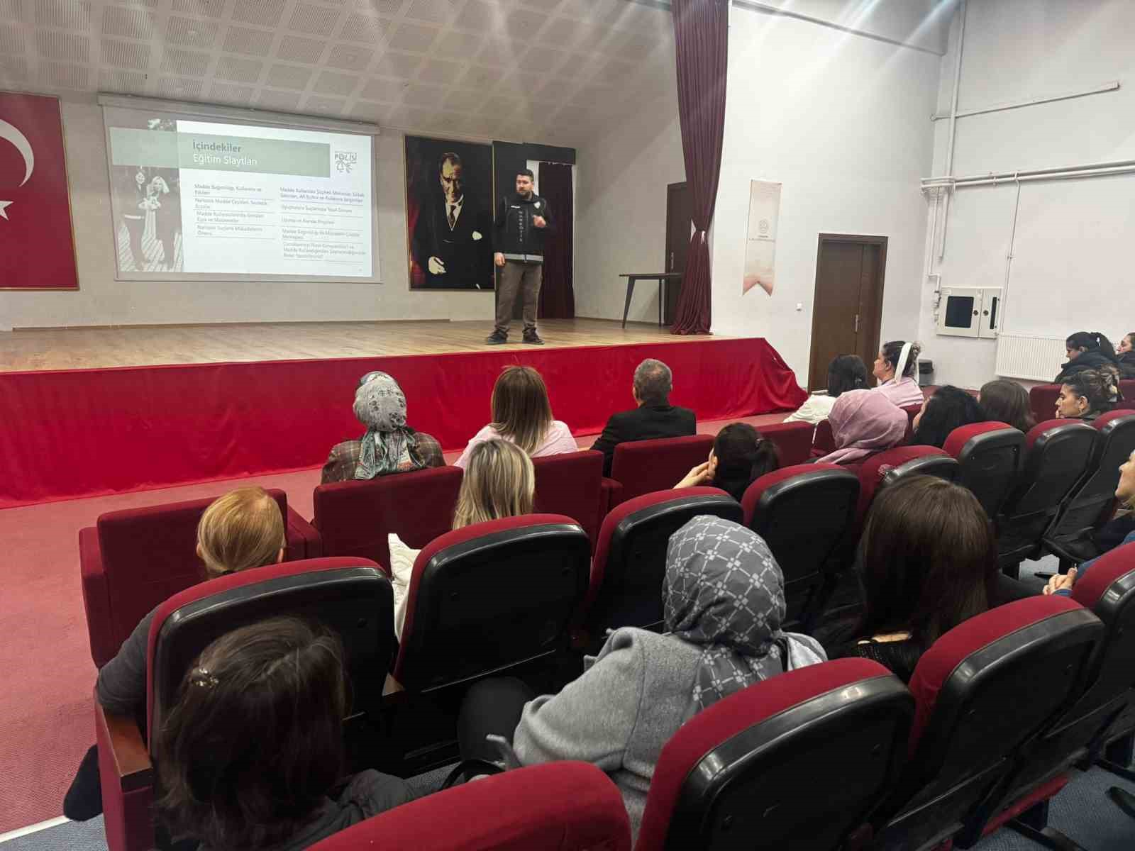 ’En İyi Narkotik Polisi Anne’ projesi kapsamında madde bağımlılığı eğitimi
