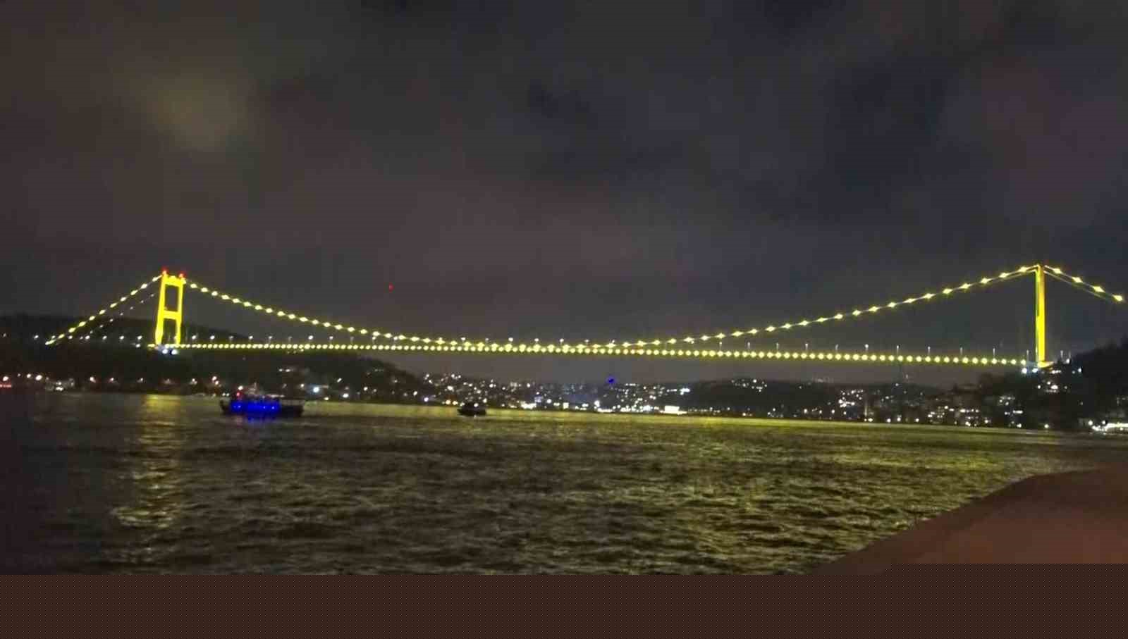 Endometriozis farkındalık ayı nedeniyle Fatih Sultan Mehmet Köprüsü sarıya büründü
