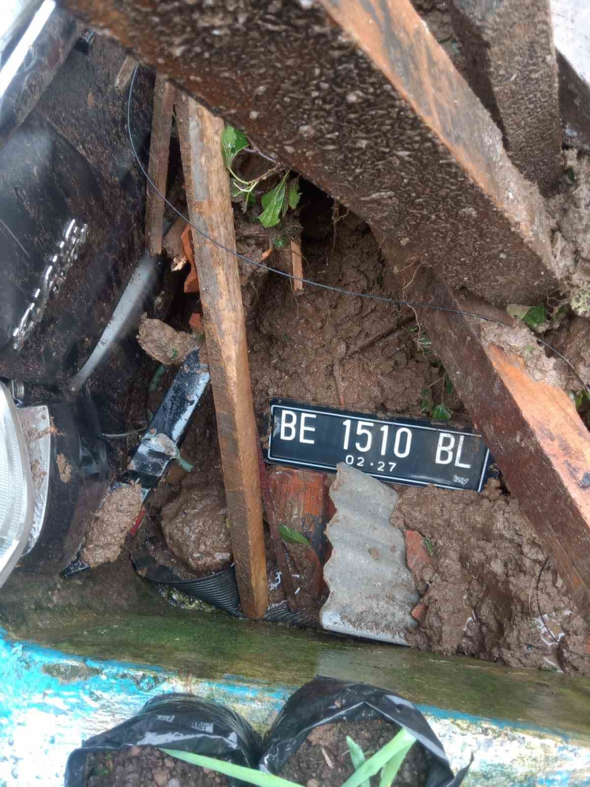 Endonezya’da heyelan: 7 ölü, 82 kayıp
