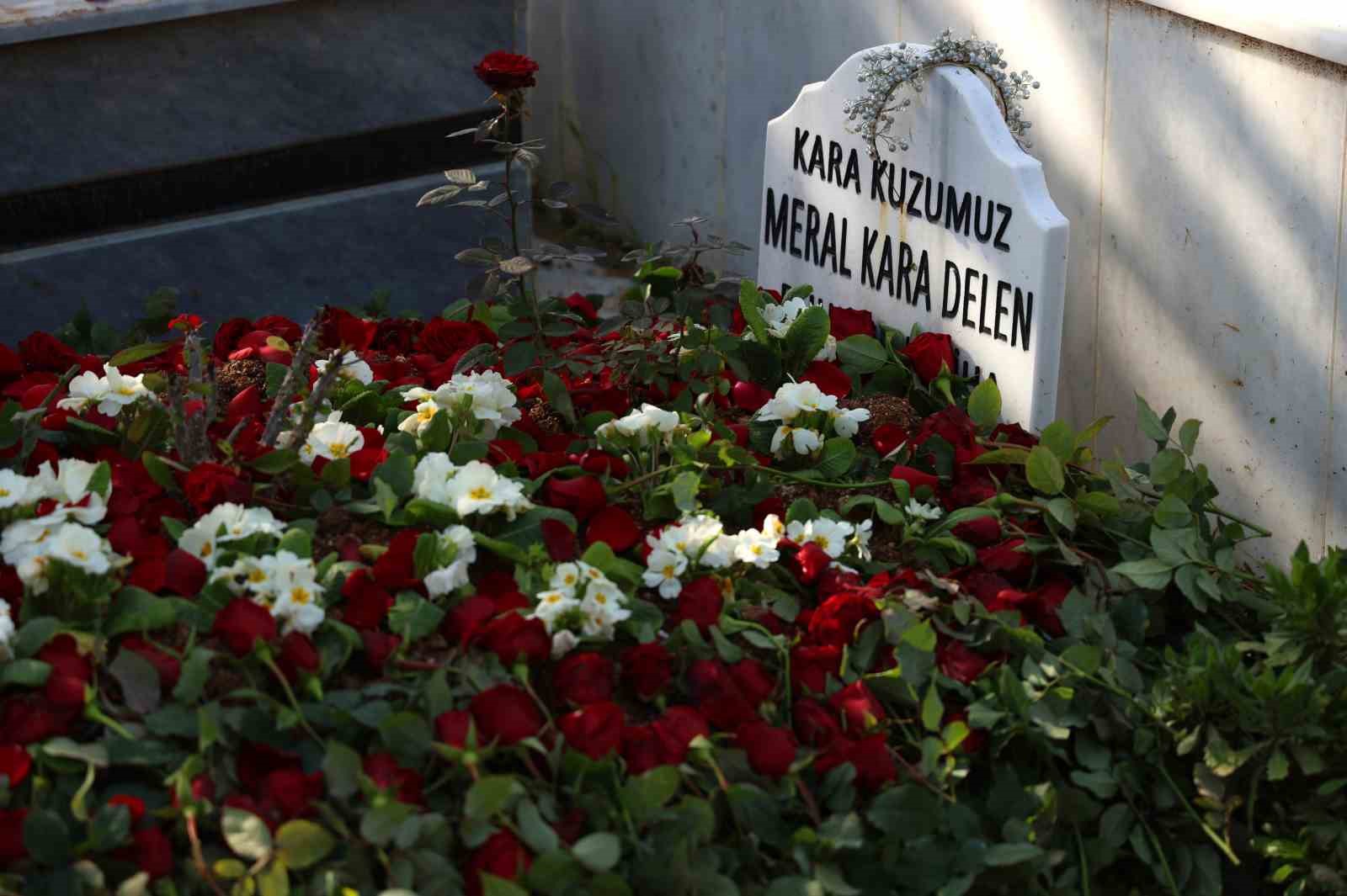 Endoskopi sonucu hayatını kaybeden kadın, mezarı başında anıldı
