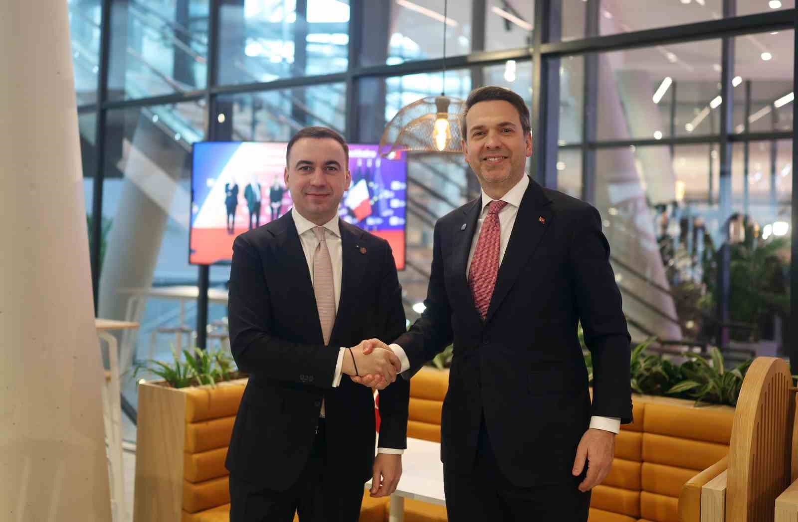 Enerji ve Tabii Kaynaklar Bakanı Bayraktar, Romanyalı mevkidaşı Ivan ile bir araya geldi
