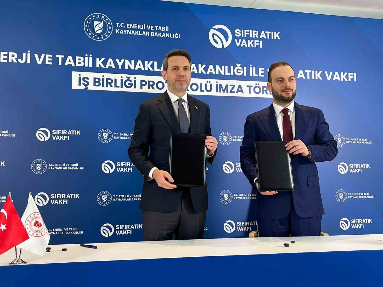 Enerji ve Tabii Kaynaklar Bakanı Bayraktar: "Savaşın eşiğinde enerjiyi doğru kullanabilmek her zamankinden daha önemli"
