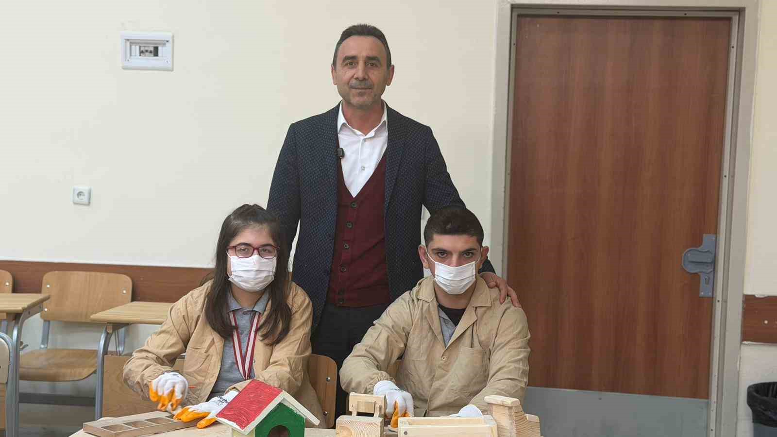 Engelleri ahşapla aşıyorlar: Siverek’te öğrencilerden sanata dokunuş
