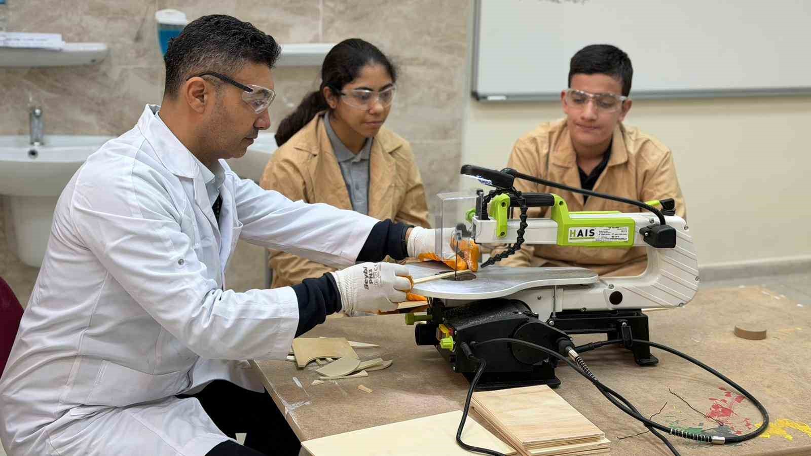 Engelleri ahşapla aşıyorlar: Siverek’te öğrencilerden sanata dokunuş
