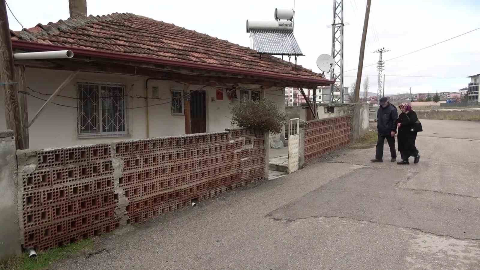 Engelleri aşıp okuma yazma kursuna katıldılar: 30 yıllık çiftten ders alınacak aşk hikayesi
