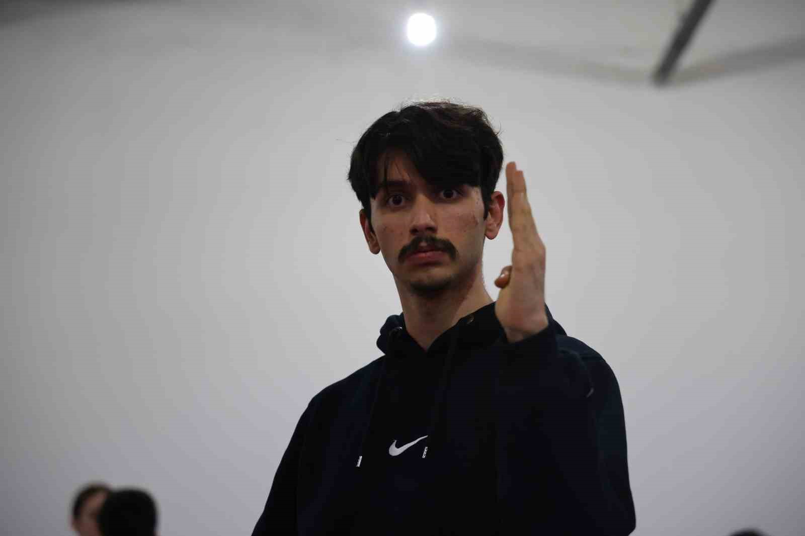 Engellerin aşıldığını para taekwondo Türkiye şampiyonu Furkan Kaan Ata gösterdi
